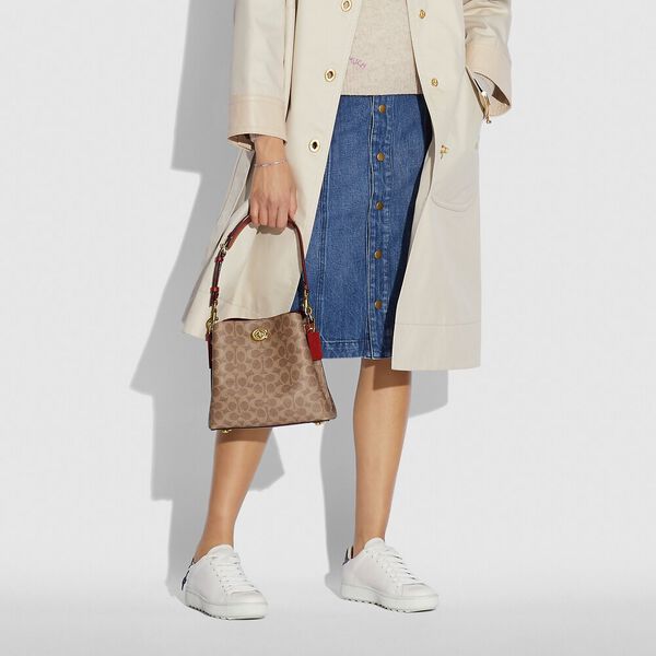 WILLOW BUCKET BAG IN SIGNATURE CANVAS